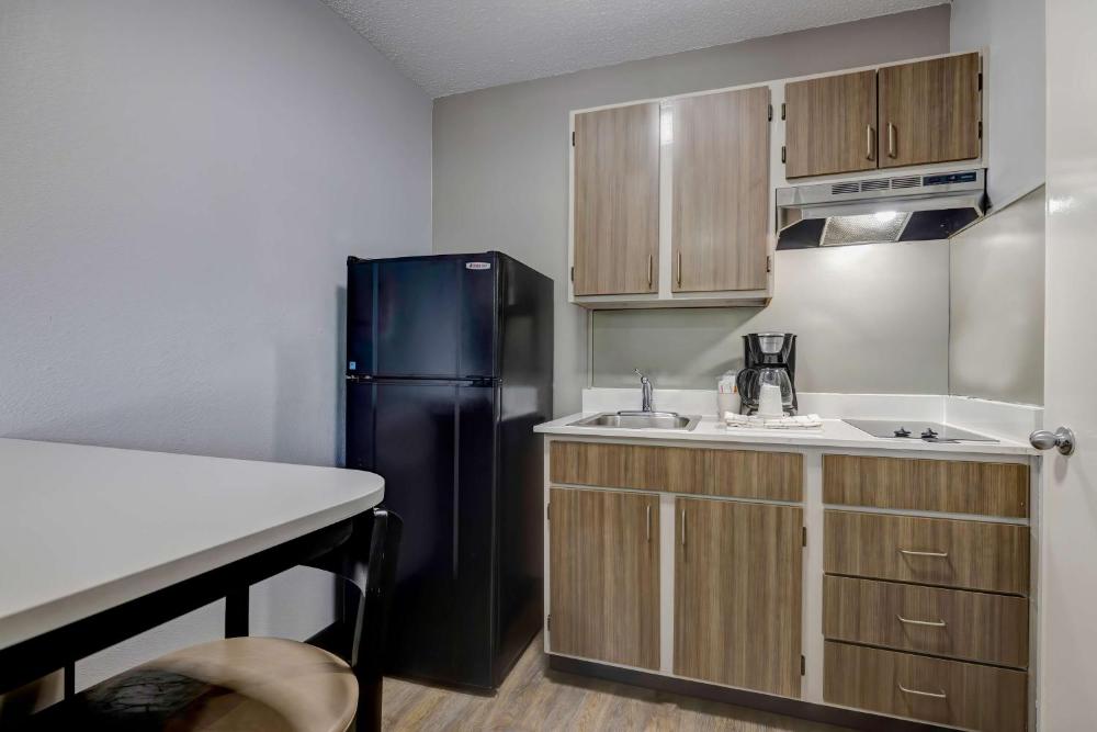 Queen Room - Non-Smoking interior